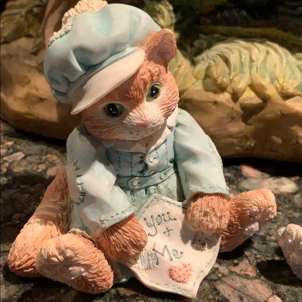 Cute Licensed Kitten Figurines - Picture 2 of 8